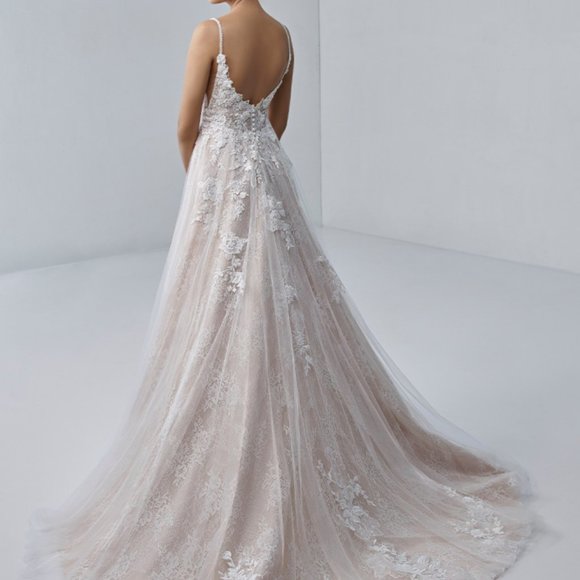 Elysee Chloe Wedding dress Size 8 - Picture 3 of 4